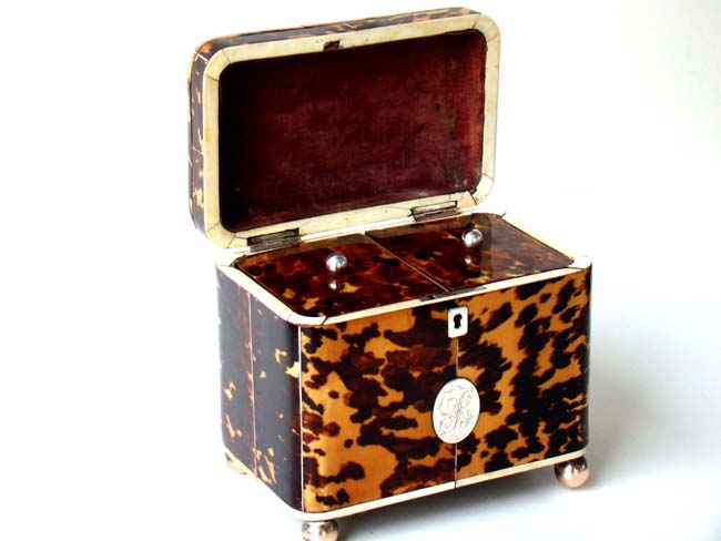 A Classical English Regency Period silver and ivory mounted Tortoiseshell Double Tea Caddy Box circa 1810. — image 3